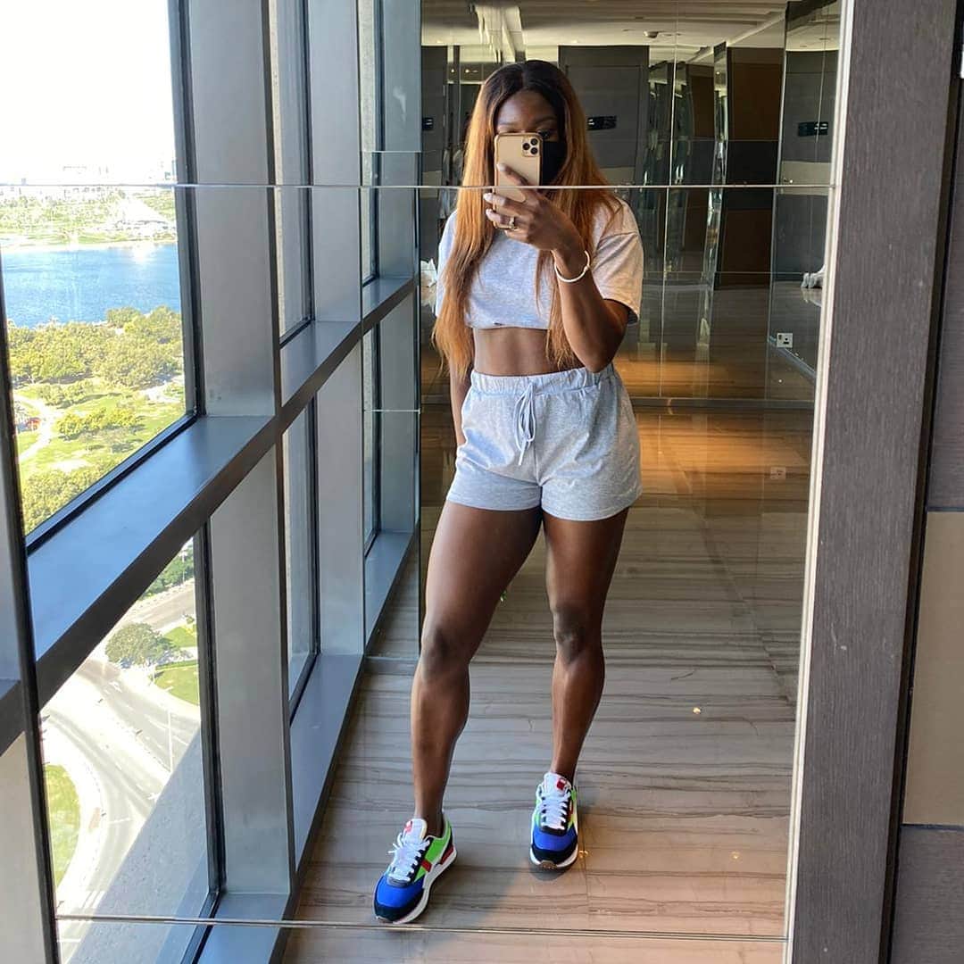 アシャ・フィリップのインスタグラム：「Reflection🪞....Helps you plan for the future, by learning from the past.⁣ ⁣ ⁣ #BeGreat #Reflection #Queen」
