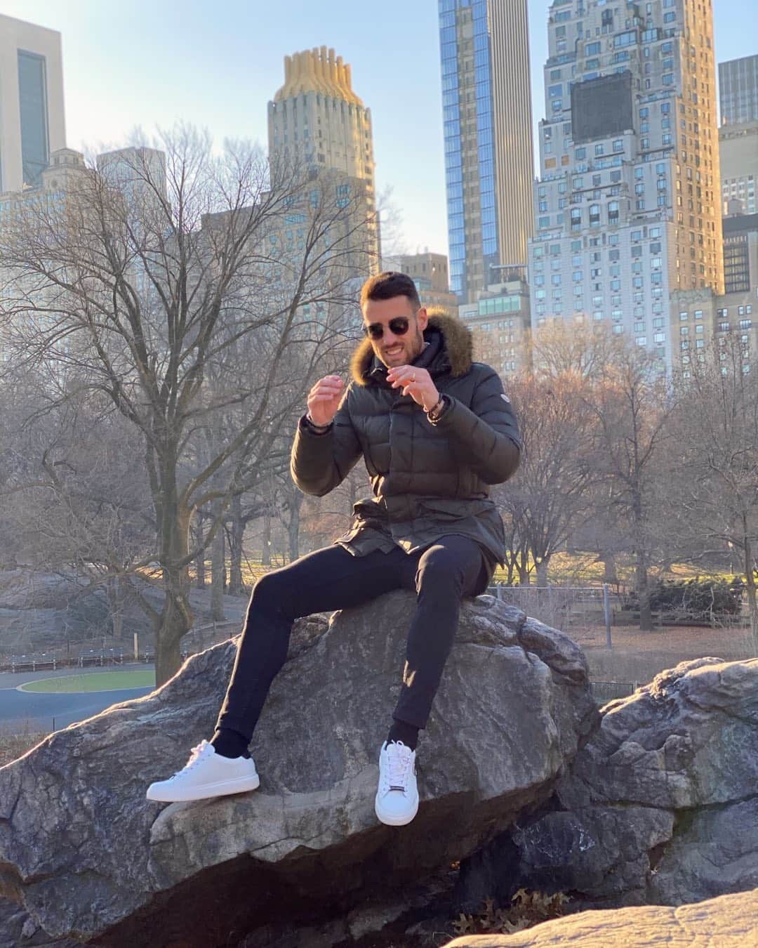 イヴォ・ピントのインスタグラム：「Time flies 😱😱 #nyc #tb」