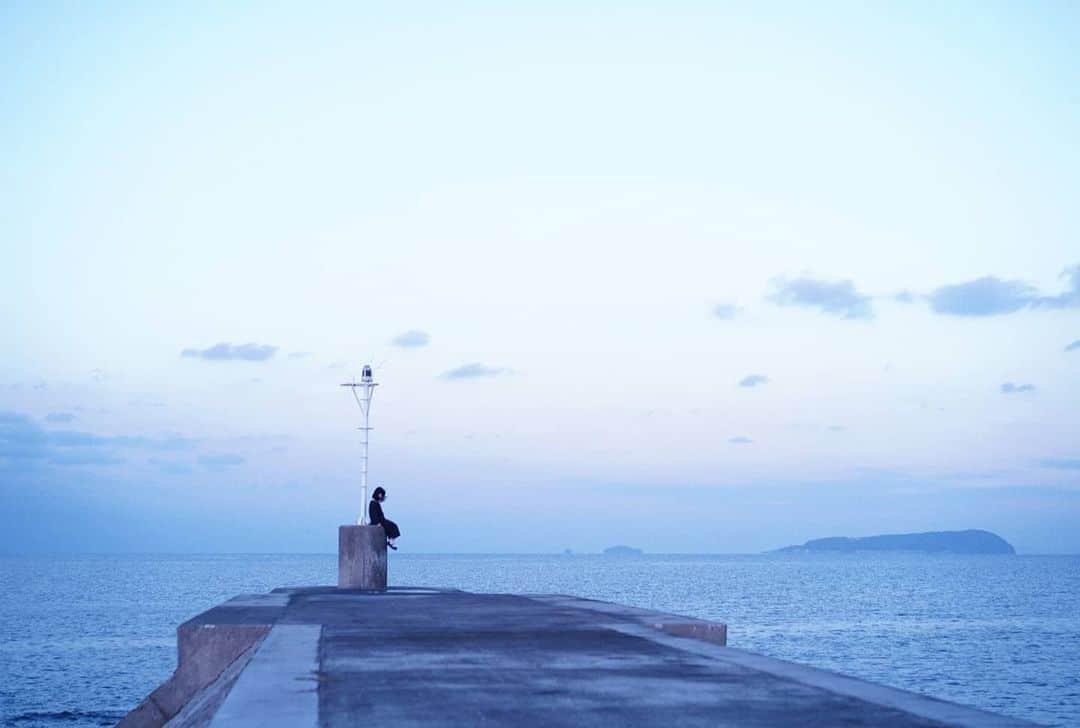 岩倉しおりさんのインスタグラム写真 - (岩倉しおりInstagram)「穏やかな朝の海」1月23日 0時37分 - iwakurashiori
