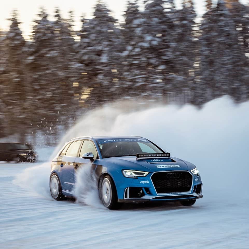 ケン・ブロックのインスタグラム：「My former teammate and all around great human @AndreasBakkerud - aka “Snakks” - has a fun new off-season winter job: teaching and coaching ice driving in northern Sweden! So, if you want to get trained by one of the best rallycross drivers on the planet, contact @Lakeside_Performance (@TimoScheider’s company). Looks like fun to me… I am jealous! #Snakkerud #icehoonage」