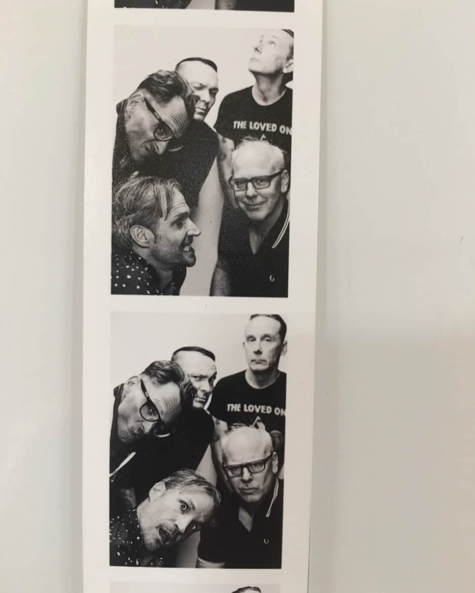 Bad Religionさんのインスタグラム写真 - (Bad ReligionInstagram)「Photobooth fun with the squad. #fbf」1月23日 1時08分 - badreligionband