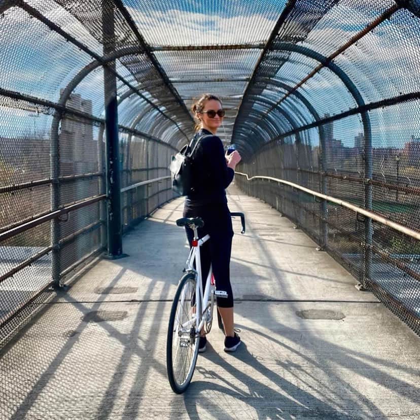 Fuji Bikesさんのインスタグラム写真 - (Fuji BikesInstagram)「@QueensByBike is continuing her mission to check off every block in Queens, NY after already checking off every block in Brooklyn! Follow along on her journey with her #FujiFeather!」1月23日 1時09分 - fujibikes