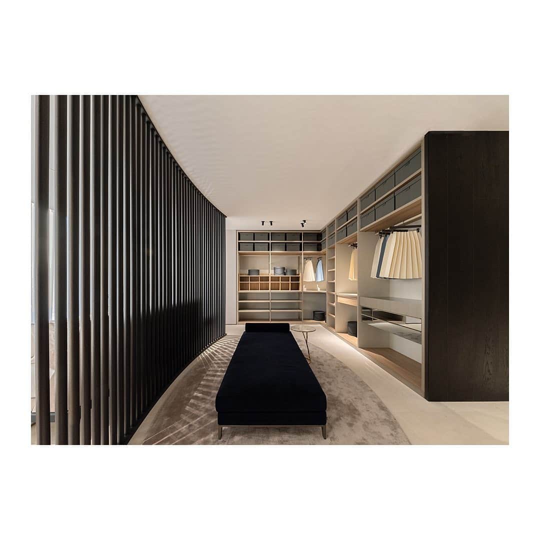 Poliform|Varennaさんのインスタグラム写真 - (Poliform|VarennaInstagram)「Poliform strengthens its presence in China with its new shop in Ningbo , in the province of Zhejiang. One of the oldest cities in the country and an important trading station on the silk road, nowadays, Ningbo is an expanding metropolis surrounded by greenery.  Like all the other monobrand stores around the world, the store in Ningbo aims to convey Poliform's progressive, modern lifestyle and show how it translates into a coherent style that extends across every room in a house. With formal design and quality, technical research and exclusive materials.  Poliform Ningbo No 1942 East Zhongshan Road Yinzhou district, China   #poliform #design #madeinitaly #ningbo #china #newshop」1月23日 1時24分 - poliform_official