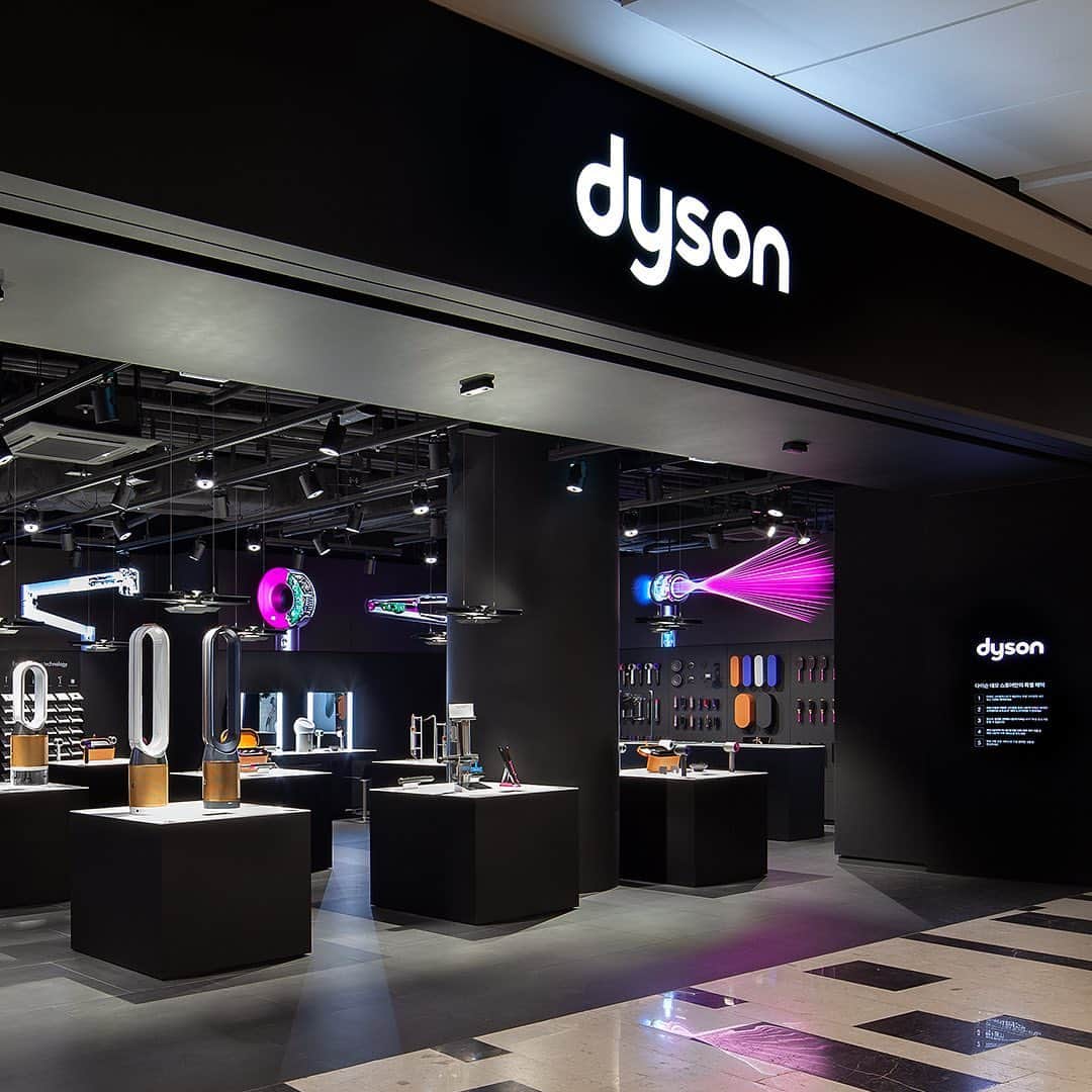 Dysonさんのインスタグラム写真 - (DysonInstagram)「We’re excited to announce the opening of our brand new Dyson Demo Store at IFC Mall in western Seoul, South Korea! 🇰🇷  Get hands-on with the full range of intelligent Dyson machines, engineered to help create a more hygienic home. And experience Dyson’s hair care technology too. All with help from our Dyson Experts. #dyson #dysondemo #techshop #techstore #shops #shopping #store」1月23日 1時25分 - dyson