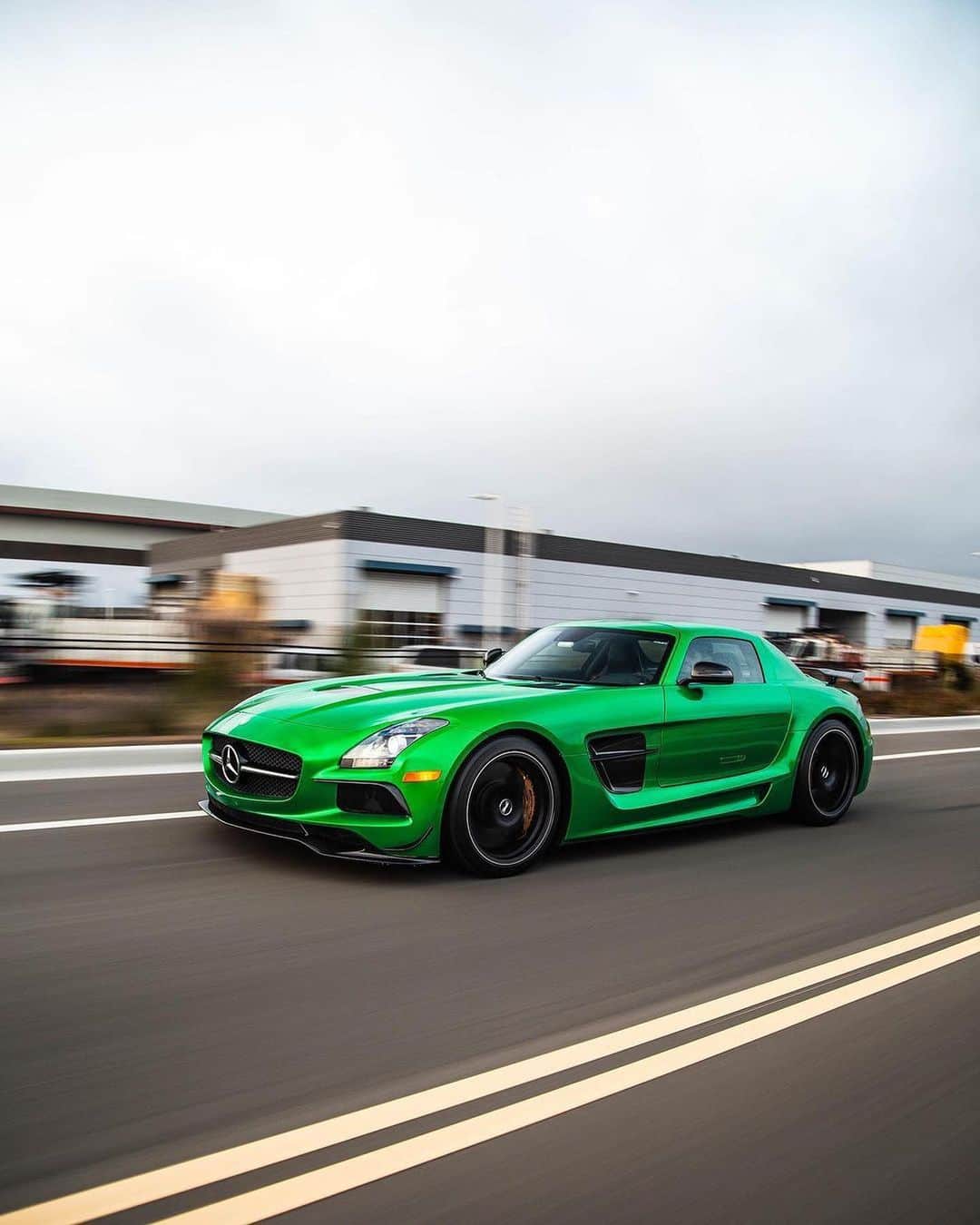 CarsWithoutLimitsさんのインスタグラム写真 - (CarsWithoutLimitsInstagram)「Mercedes SLS AMG Black Series Photos @californiaexoticsdaily  #CarsWithoutLimits」1月23日 1時26分 - carswithoutlimits