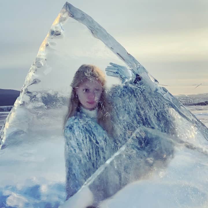 アナスタシヤ・ガルスチャンのインスタグラム：「Portraits by #Baikal and @katerrezvova ❄️」
