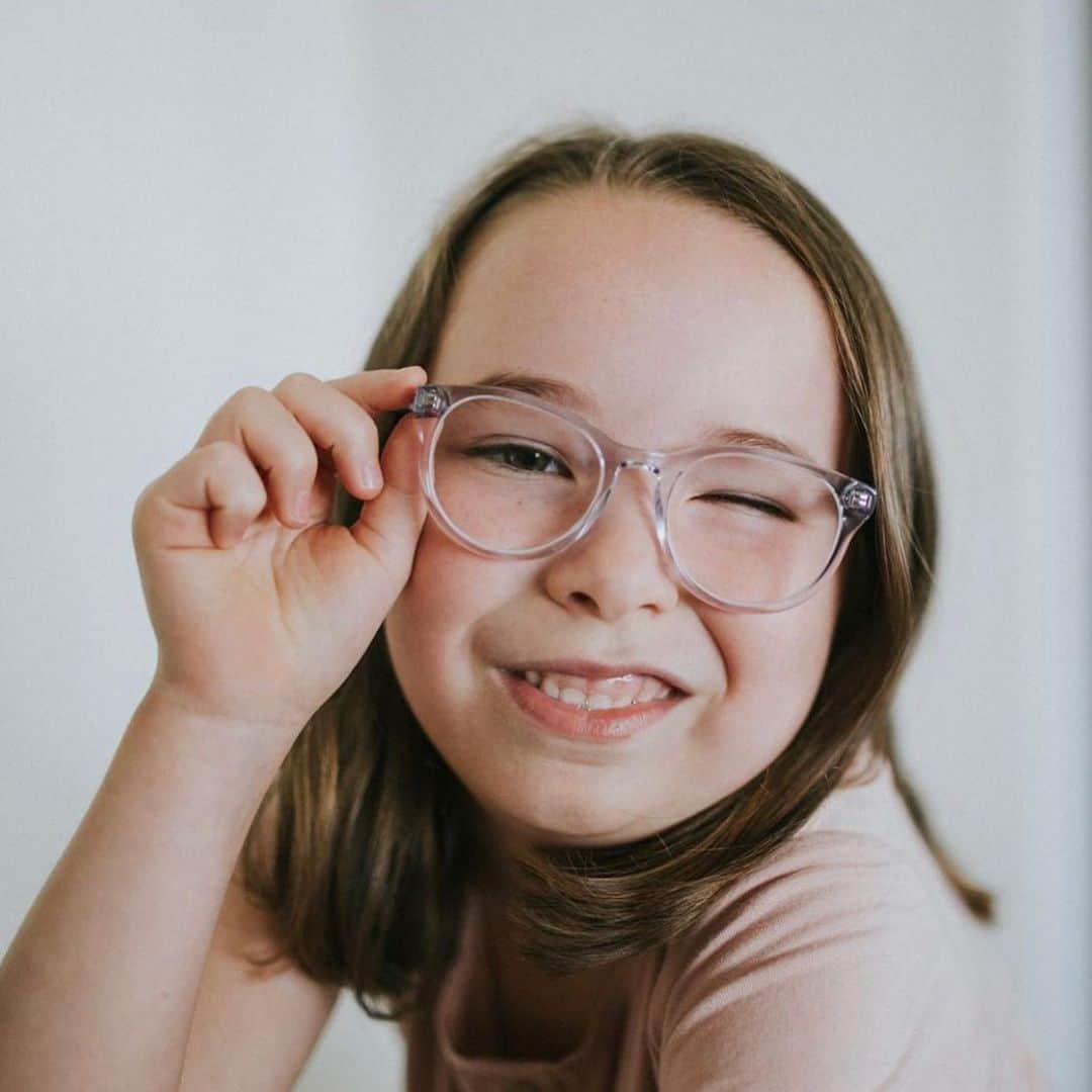Warby Parkerさんのインスタグラム写真 - (Warby ParkerInstagram)「This goes out to all the #warbykids excited to wear their new glasses! Catch more of our favorite tags in our Frame Crush Friday Story 😍⤴️ (👓: Raelyn Rose wears Jane in Amethyst Crystal. 📸: @leannecantelon. )」1月23日 1時38分 - warbyparker