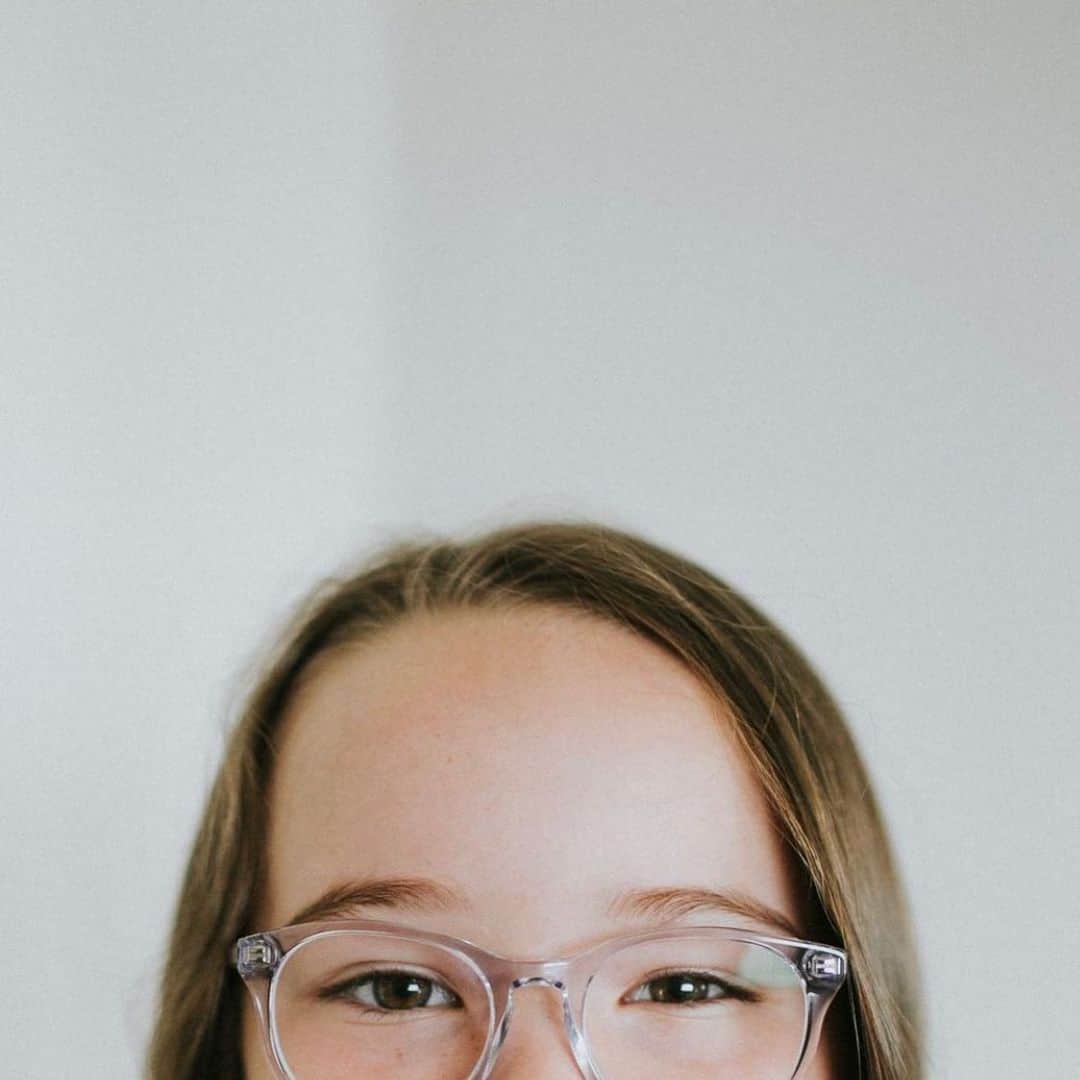 Warby Parkerのインスタグラム：「This goes out to all the #warbykids excited to wear their new glasses! Catch more of our favorite tags in our Frame Crush Friday Story 😍⤴️ (👓: Raelyn Rose wears Jane in Amethyst Crystal. 📸: @leannecantelon. )」