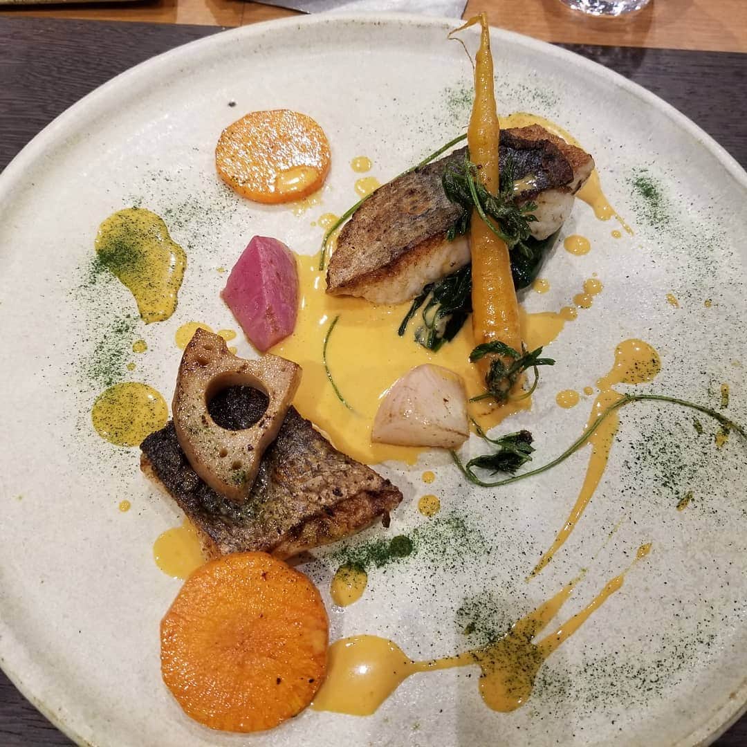 のインスタグラム：「ずっと自粛しているので、🐴友さんと、久しぶりの外食。 というか、外食自体が久しぶり。 参宮橋に、フレンチレストランがオープンしました。おしゃれですね！ リモートで、一人仕事&巣籠もりしているので、人と会話するのは久しぶり。 会話っていいですね！楽しかった💞」