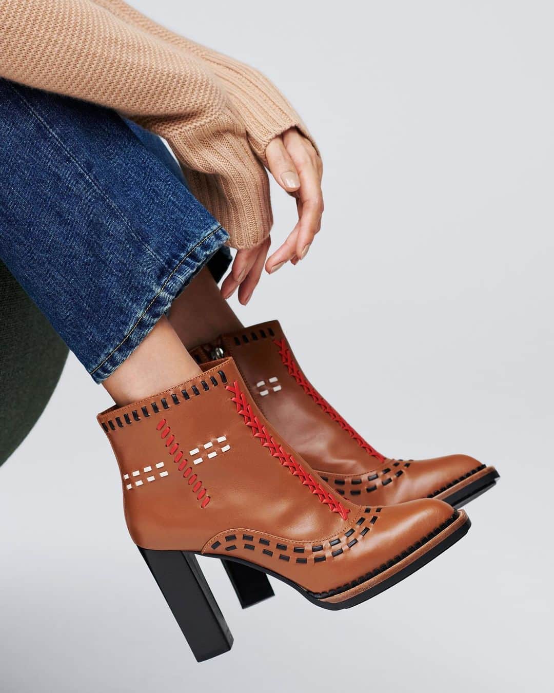 The Outnetのインスタグラム：「Watch me walk into the weekend in these @tods eye-catching leather boots.  Shop all your favorite Instagram looks, just visit the link in bio」