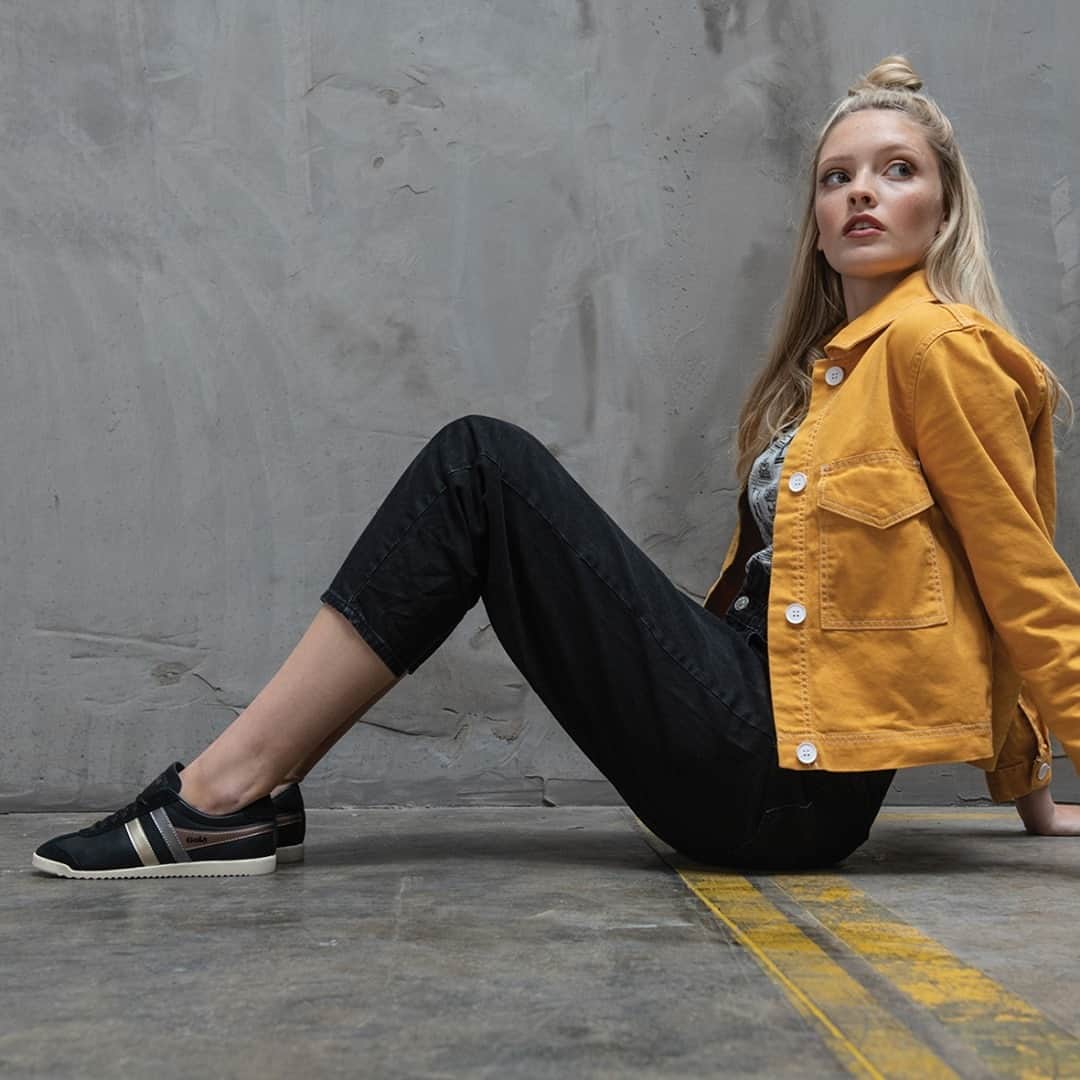 ゴーラのインスタグラム：「Transitional trainers?  Bullet Trident in black/bronze/gold⁠ ⁠ Bullet debuted in the Gola collection in 1976 as a multi-purpose training shoe.  Today, this classic is available in many guises.🤩」