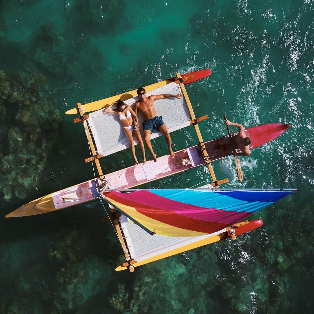 レインスプーナーのインスタグラム：「Happy Aloha Friday. Ready to sail into the weekend.   #reynspooner #alohafriday」