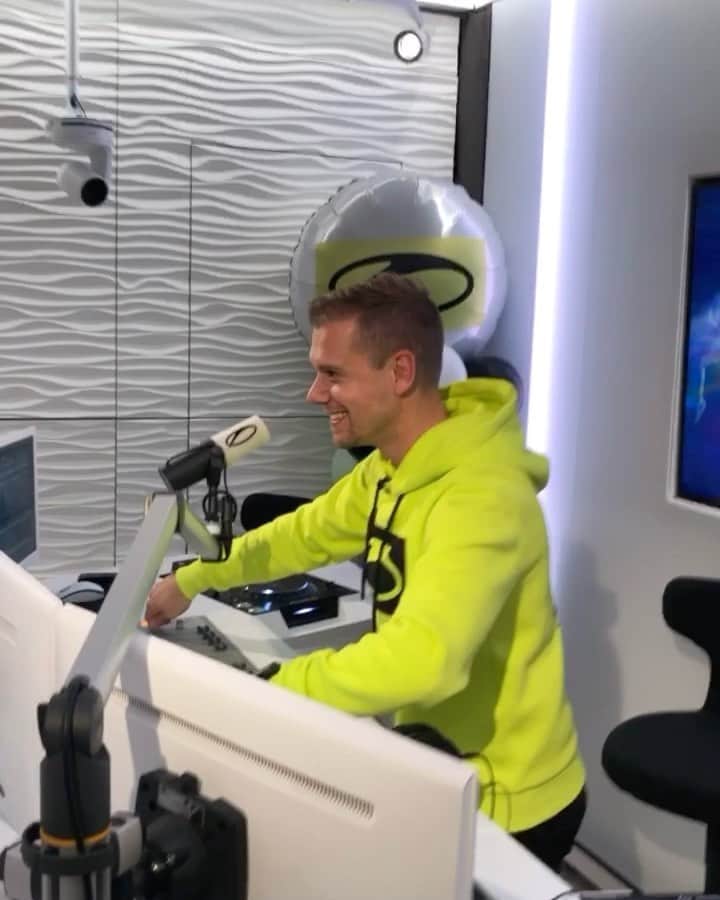 Armin Van Buurenのインスタグラム：「Still buzzing from last night… it was unreal! Thanks again to every single one of you for celebrating #ASOT1000 with us from home! ❤️🙏 P.S. Keep the trance vibes alive via the #linkinbio 😄」