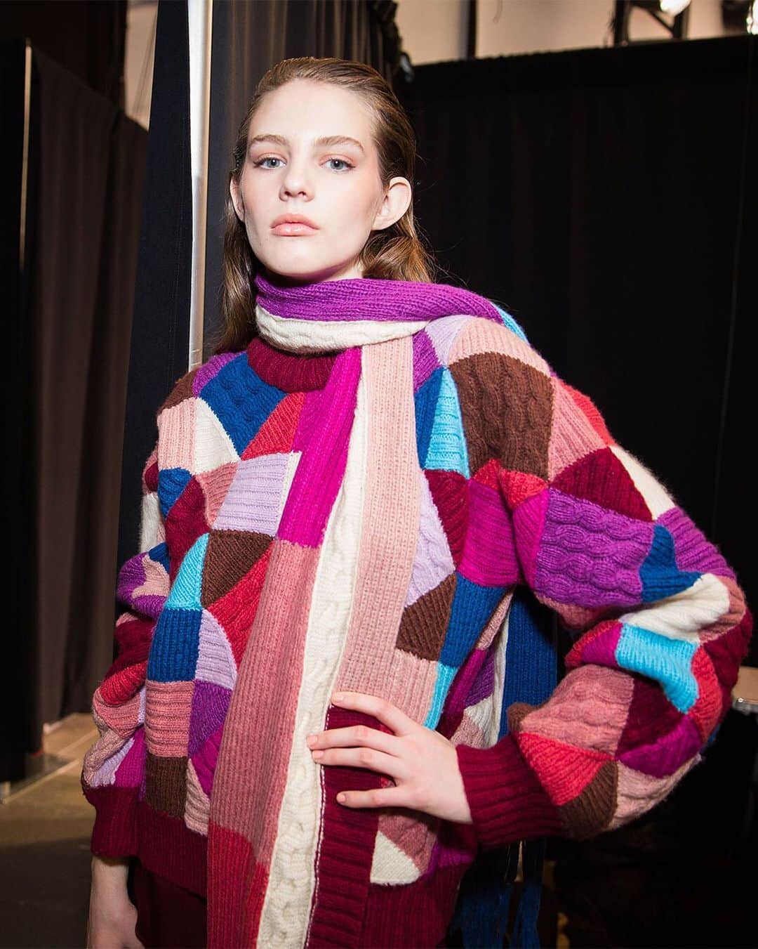 Fashion Weekのインスタグラム：「Cozy vibes with @alejandraalonsorojas' patchwork knit backstage at @nyfw. 📸 by @cmcuse.」