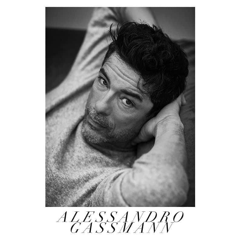 Entre Amis Officialさんのインスタグラム写真 - (Entre Amis OfficialInstagram)「Alessandro Gassmann is an Italian actor and director, son of actors Vittorio Gassman and Juliette Mayniel and father of singer-songwriter Leo Gassmann.. In 2008 his participation in the film Chaos calmo where, for the part of the brother of the protagonist played by Nanni Moretti, he won the David di Donatello for best supporting actor, the Ciak d'oro, the Nastro argento and the Globe gold of the foreign press. His style inspires our Gentelmen model that wears the “Officina” Line. What do you think about it? _ #EntreAmis #EAsustainable #FWcollection #FW20 #trousers #sartorial #menswear #entreamisofficial #fashion #style #art #denim #napoli #tradition #men #lifestyle」1月23日 2時07分 - entreamis_official