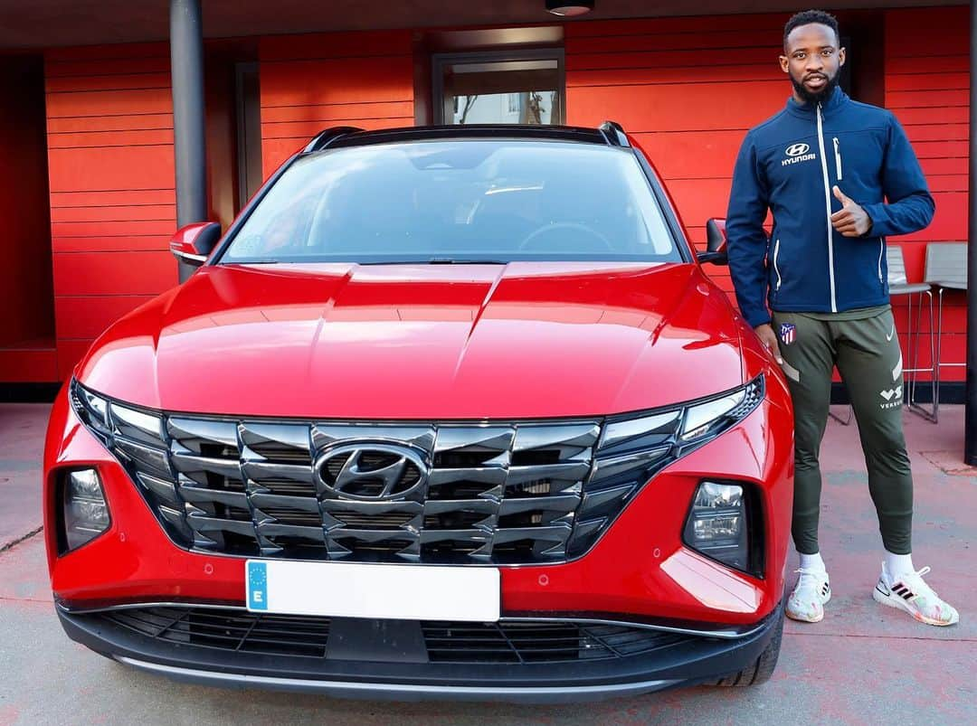 アトレティコ・マドリードさんのインスタグラム写真 - (アトレティコ・マドリードInstagram)「🚗 @mdembele_10 ya tiene su coche oficial de @hyundaiesp 😃  🔴⚪ #AúpaAtleti」1月23日 2時20分 - atleticodemadrid