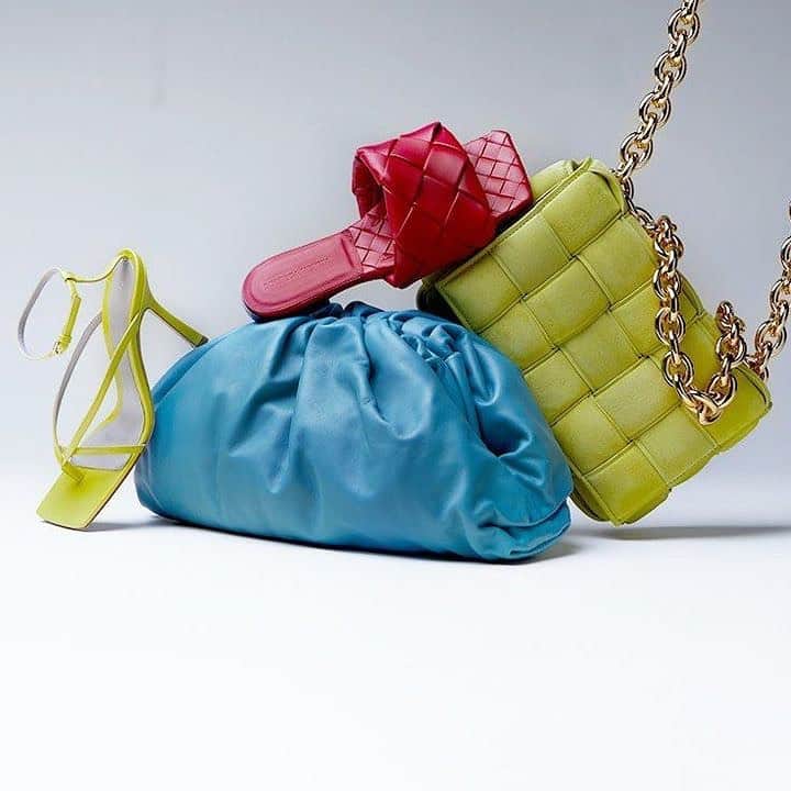 GILTのインスタグラム：「How bold can you go? Tap to shop #BottegaVeneta.」