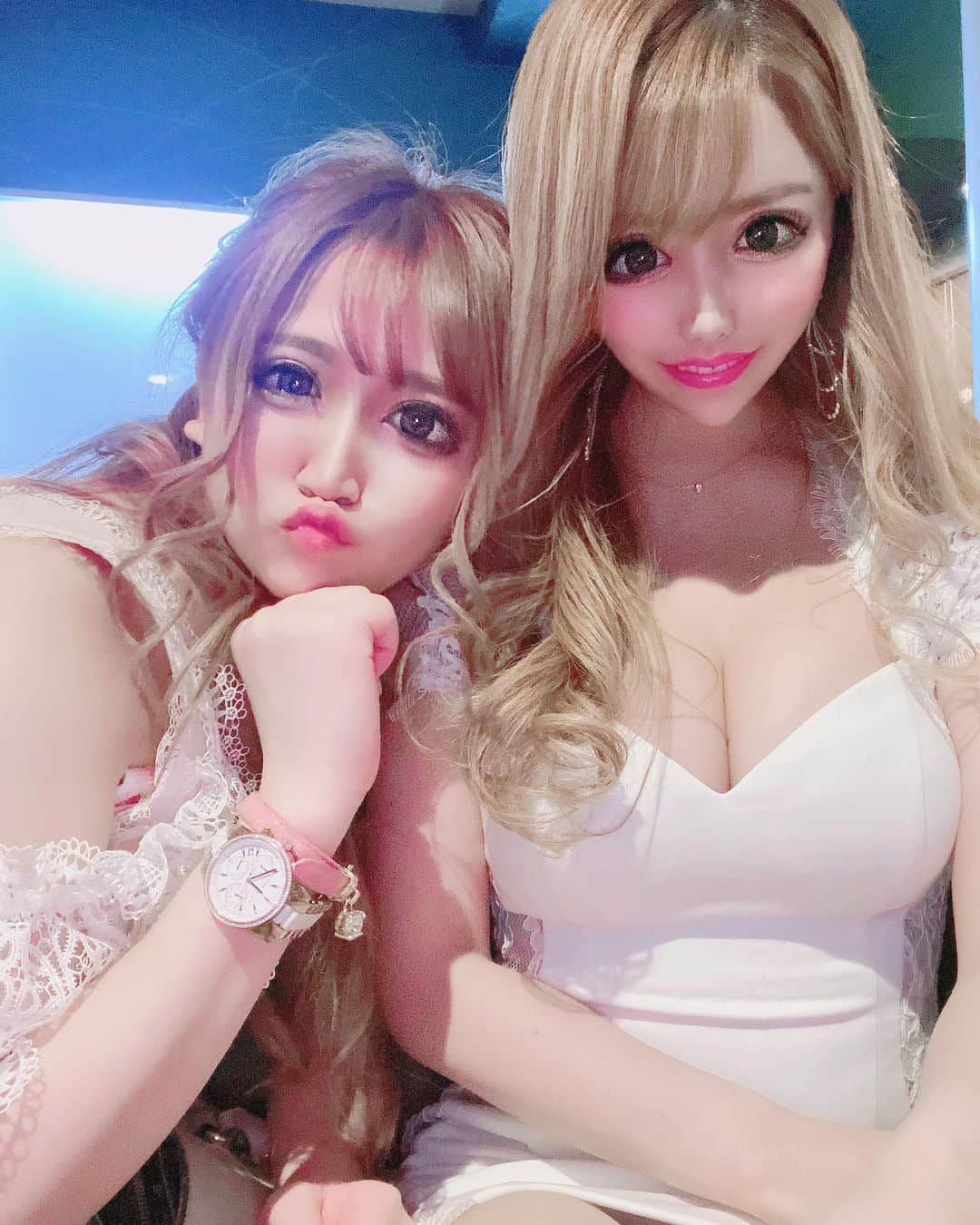 でいじーさんのインスタグラム写真 - (でいじーInstagram)「ニュードレスイベント👗  ねーちゃんのドレス❤  からの ゆうみさんと飲み行った！  #歌舞伎#歌舞伎町#新宿#キャバクラ#キャバ嬢#ホスト#ミナミ#大阪#北新地#六本木#池袋#難波#夜職#水商売#ハーフアップ#hairstyle #hair#ヘアメ#ヘアメイク #ルーズ#かわいい #すすきの#東京#tokyo #ギャル#フォローミー#いいねした人で気になった人フォロー #谷間#ドレス#いいね返しは絶対」1月23日 2時19分 - anyadevix