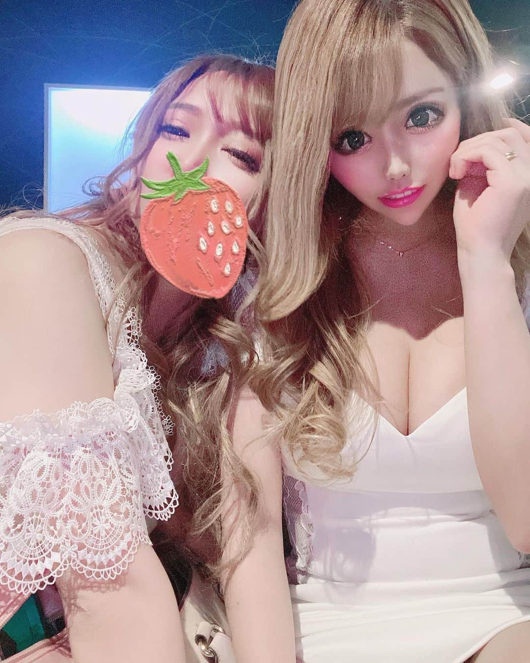 でいじーさんのインスタグラム写真 - (でいじーInstagram)「ニュードレスイベント👗  ねーちゃんのドレス❤  からの ゆうみさんと飲み行った！  #歌舞伎#歌舞伎町#新宿#キャバクラ#キャバ嬢#ホスト#ミナミ#大阪#北新地#六本木#池袋#難波#夜職#水商売#ハーフアップ#hairstyle #hair#ヘアメ#ヘアメイク #ルーズ#かわいい #すすきの#東京#tokyo #ギャル#フォローミー#いいねした人で気になった人フォロー #谷間#ドレス#いいね返しは絶対」1月23日 2時19分 - anyadevix