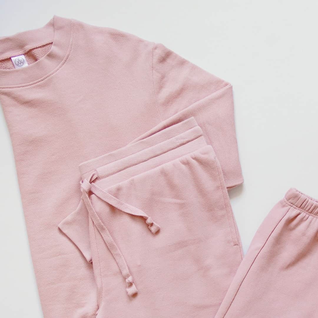 オルタナティブのインスタグラム：「Pretty in pink!💗 Our Washed Terry hookups now come in a variety of colors-- pair together or mix + match!  #WeAreAlternative...#sustainability #wfhstyle #sustainablestyle#sweats #athleisure #sweatshirt #sweatpants #loungewear」