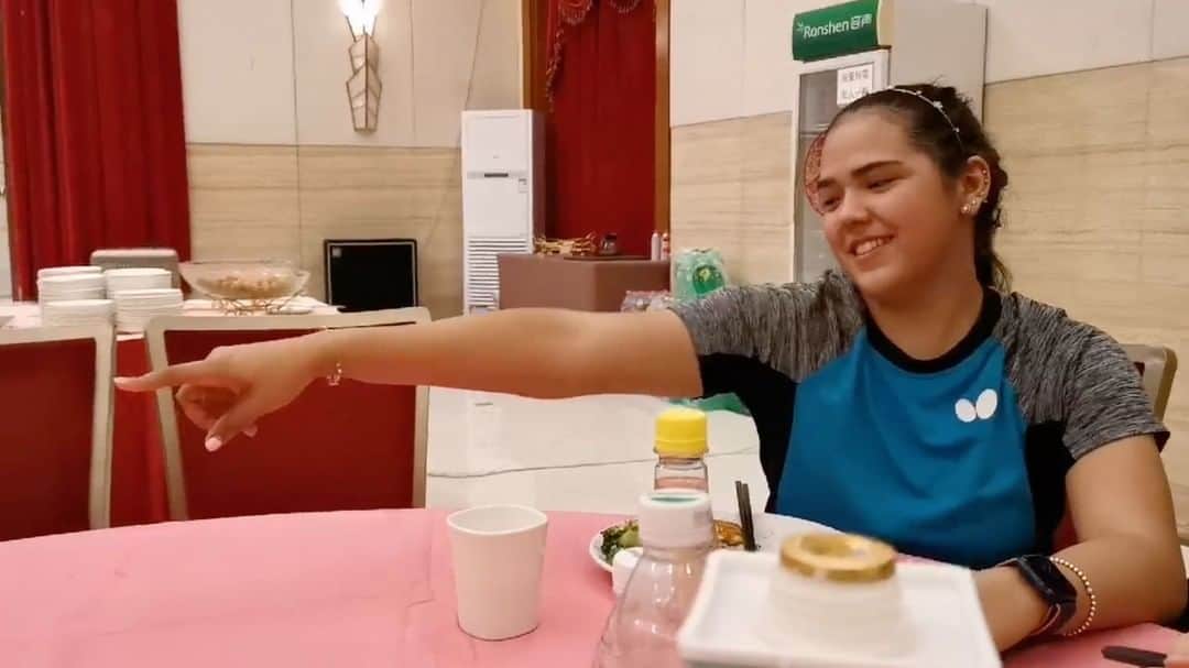 のインスタグラム：「🗣 Can you speak English⁉️  Adriana Diaz tests the language skills of her Chinese friends!」