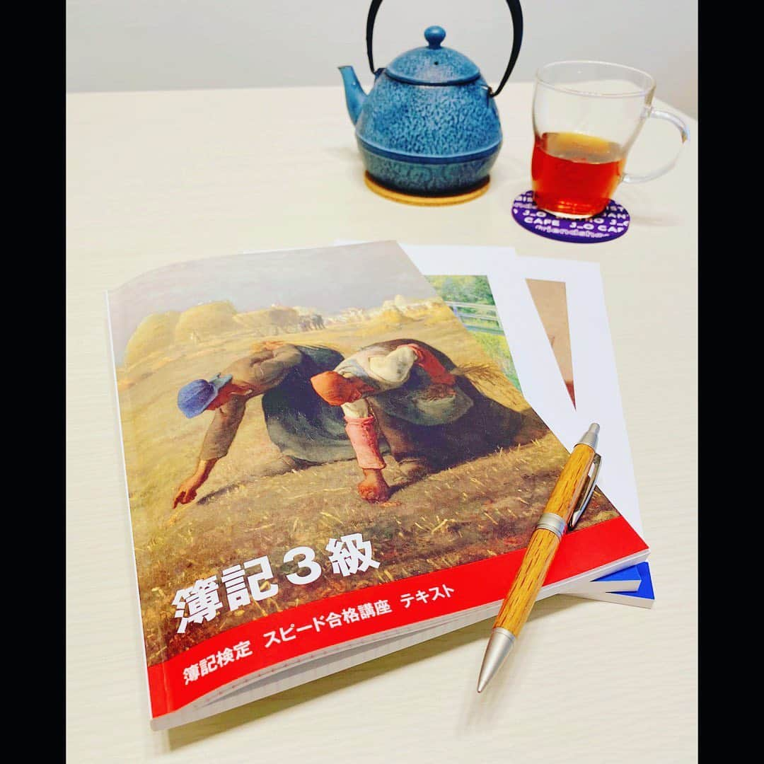 上坂嵩さんのインスタグラム写真 - (上坂嵩Instagram)「今年のチャレンジ。そのひとつ。 . 簿記の勉強をはじめました。 まずは3級。 . 大人になってからの試験勉強、楽しいです。 . . #おうち時間 #簿記 #簿記3級 #資格 #メーテレ #アップ #BomberE #上坂嵩」1月23日 13時46分 - takashi_uesaka_nbn