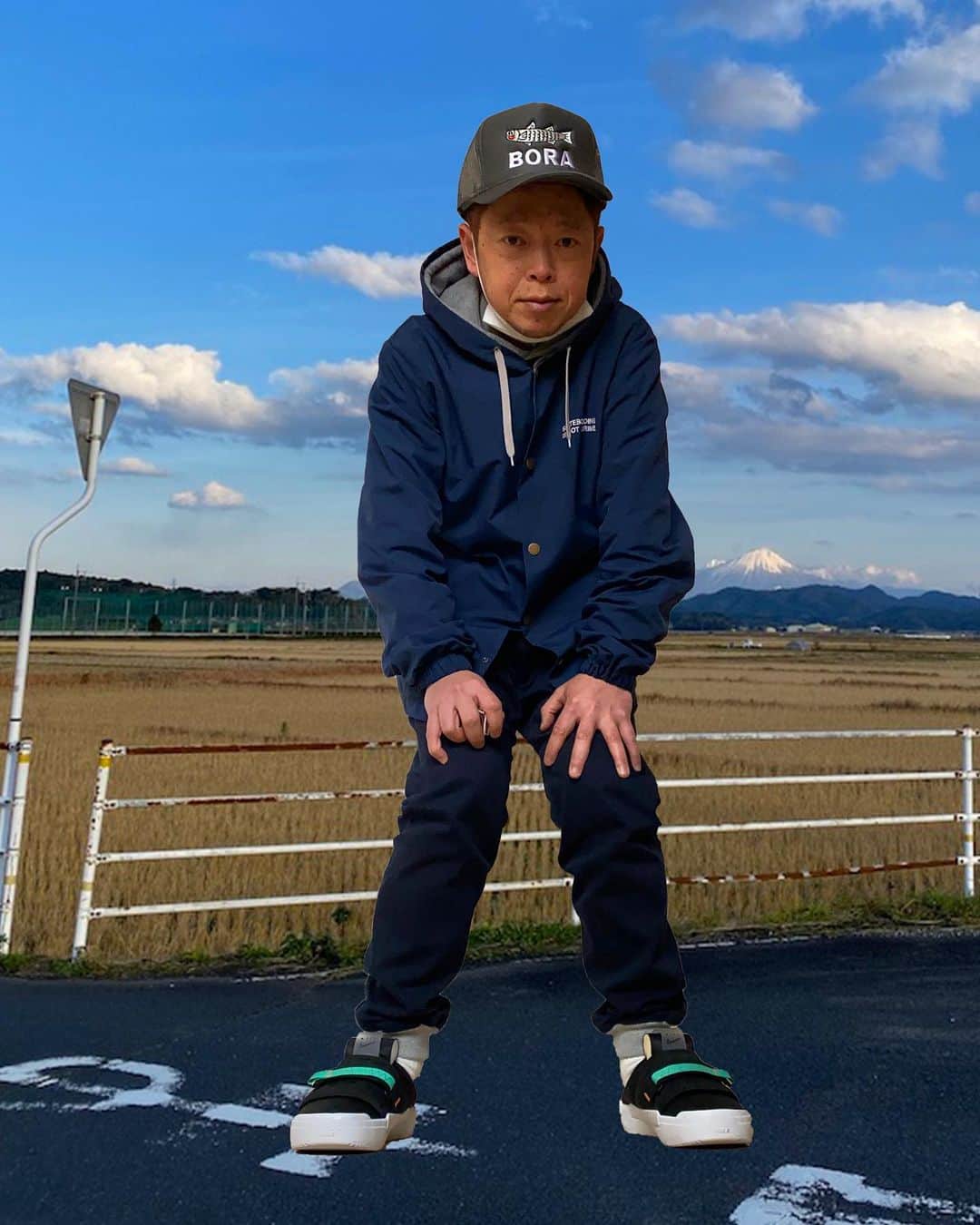 ネゴシックスのインスタグラム：「居酒屋下駄箱でもたつかない 中敷きクッションイボが気持ちE 職場に履いていってもサンダルぽくないのでナメるなと言われない！？  #nikeoffline」