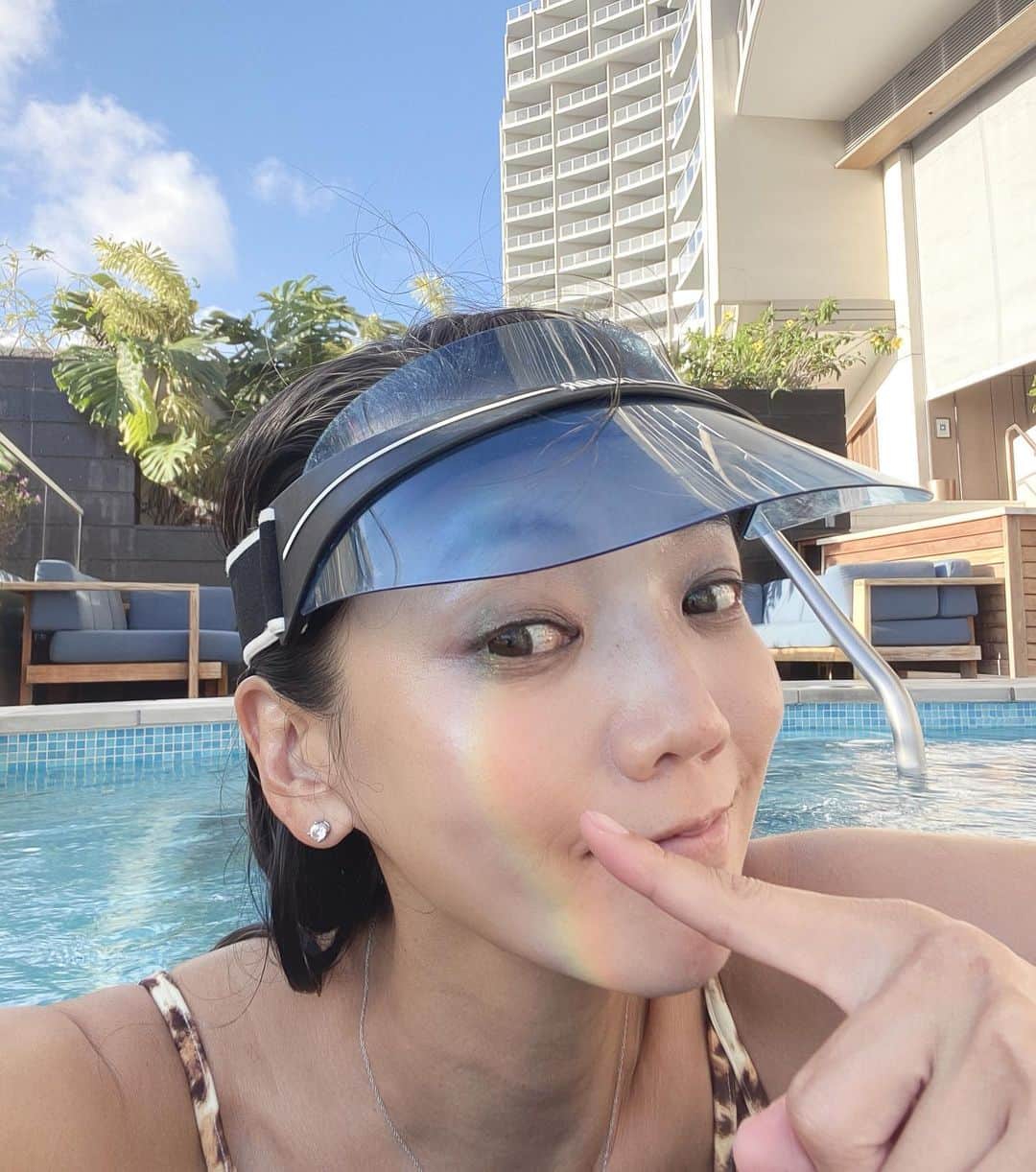 和央ようかさんのインスタグラム写真 - (和央ようかInstagram)「Hawaii rainbow 🌈 on my face 👍😊 Lucky charms🌈  虹🌈が私の顔に👍😊いいことありそう🌈  #takakoworldstylin🌎 #lifesttyle #hawaii #rainbow #yokawao #和央ようか#luckycharms」1月23日 12時27分 - yokawao0215