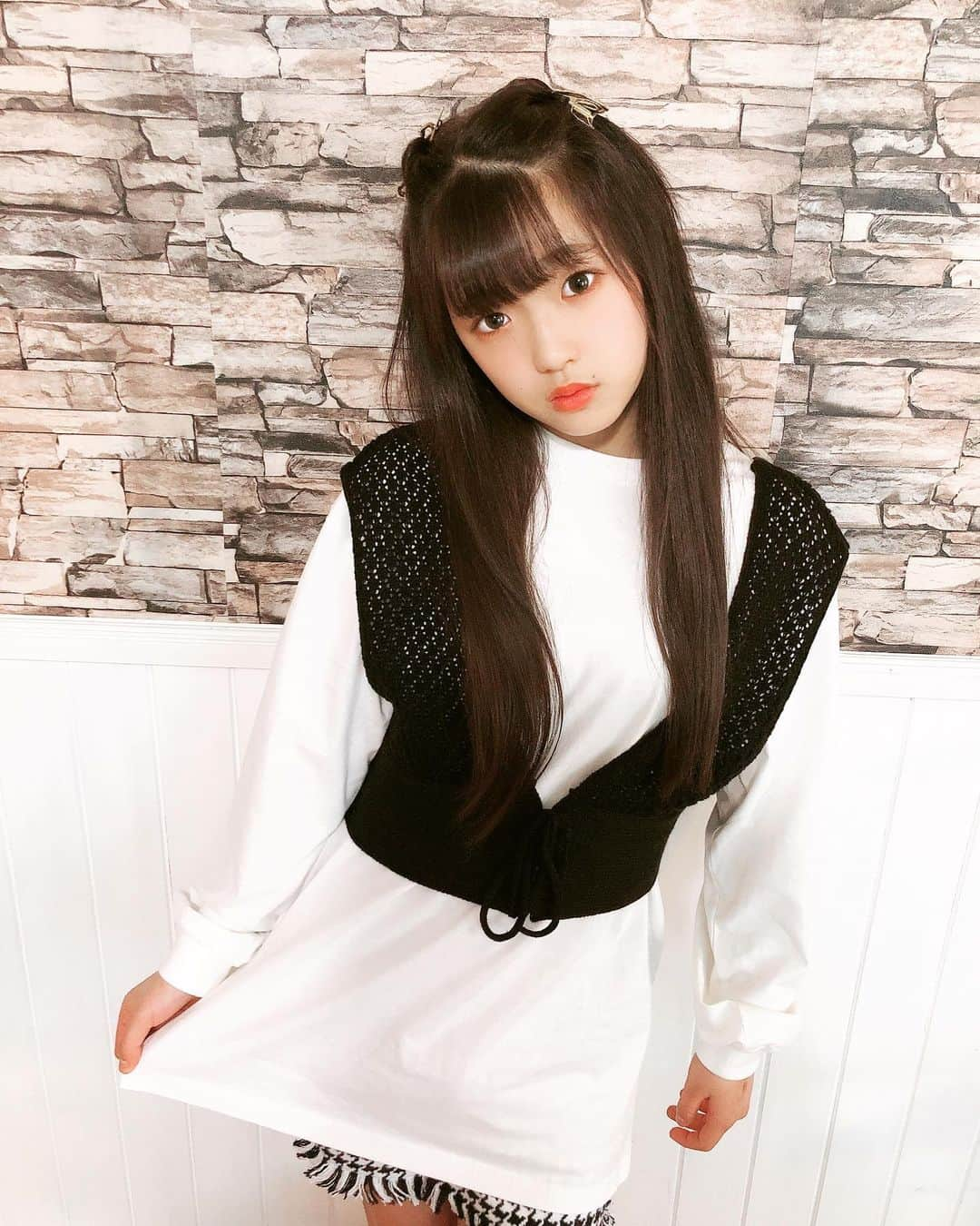 佐藤優來那さんのインスタグラム写真 - (佐藤優來那Instagram)「today'scode🎀 ハニーズ🐝のんちさん着用！ ビスチェとロンTset੯‧̀͡u\🐾  ガーリーにもカジュアルにも使える‪(*´꒳​`*)ゆらはブラックにしたよ꒒ꇎ꒦ꏂ ♡̢  #ゆらにゃん #佐藤優來那 #popteen芸能部2021決勝 #popteen #芸能部2021決勝  #ハニーズ #のんちさん」1月23日 12時36分 - nyandafulu____