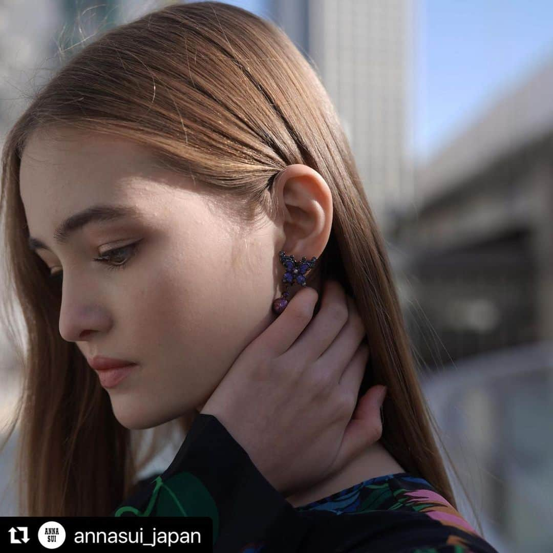 アリーシャさんのインスタグラム写真 - (アリーシャInstagram)「#Repost @annasui_japan with @make_repost ・・・ 2020 F/W Collection ・ coordinate ・ ウィットニーアリーシャさん170cm Phantasm Garden Dress #820C70 ・ ・ #annasui #annasuijapan #アナスイ #アナスイジャパン #AnnaSuiFW2020」1月23日 12時37分 - leeshie_w