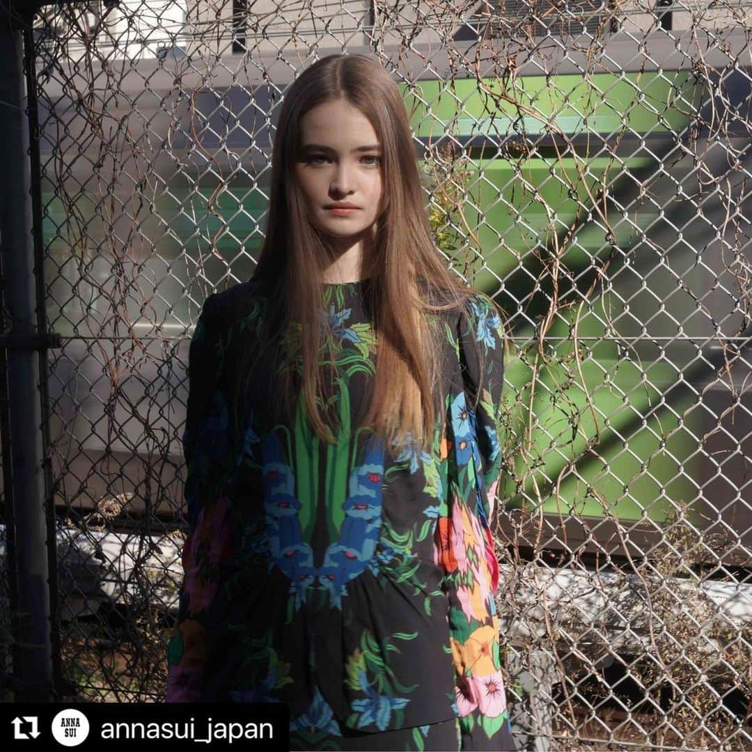 アリーシャのインスタグラム：「#Repost @annasui_japan with @make_repost ・・・ 2020 F/W Collection ・ coordinate ・ ウィットニーアリーシャさん170cm Phantasm Garden Dress #820C70 ・ ・ #annasui #annasuijapan #アナスイ #アナスイジャパン #AnnaSuiFW2020」