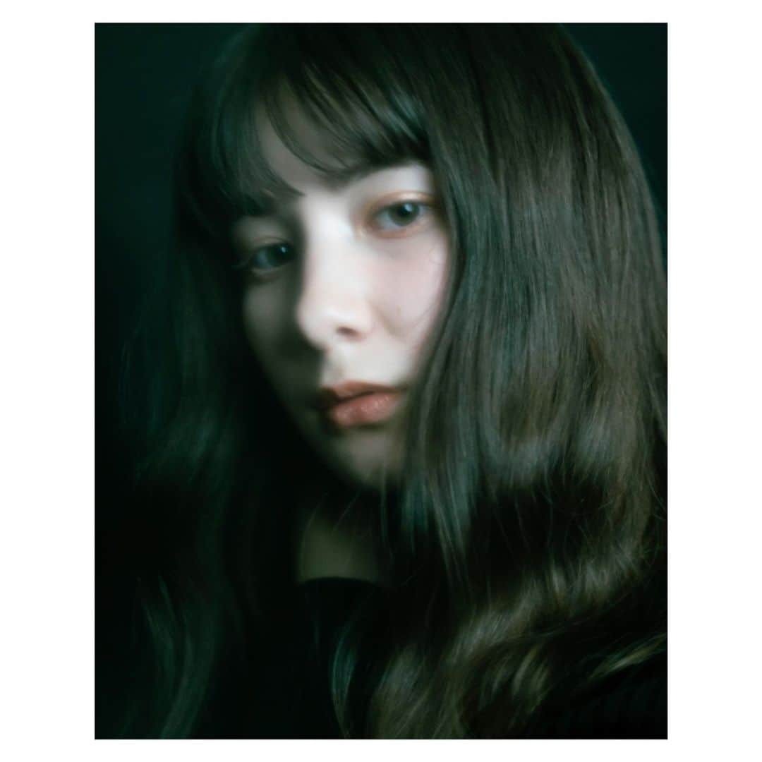 ロビンのインスタグラム：「お友達の妹さん  @rachel8_2   ニュージーランドから最近日本に帰ってきて芸能、モデル事務所をお探しとの事。  素敵なご縁がありますようにパシャリ📸📸 16歳で素敵な表情」