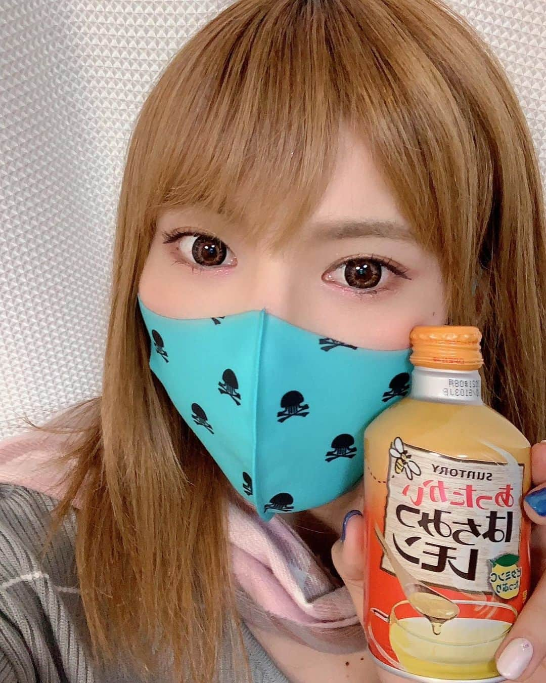 まゆりのインスタグラム：「ホットレモン飲んで暖まろ☺️」