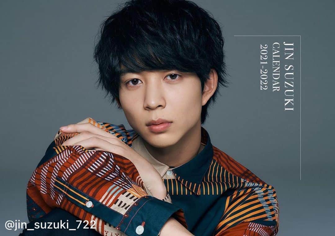 のインスタグラム：「my work! 『色』をテーマに鈴木仁さんを撮影しました！  #Repost with @fastsave_photo_video credit: @jin_suzuki_722  . 2021-2022 カレンダーを発売します  テーマは「色」」