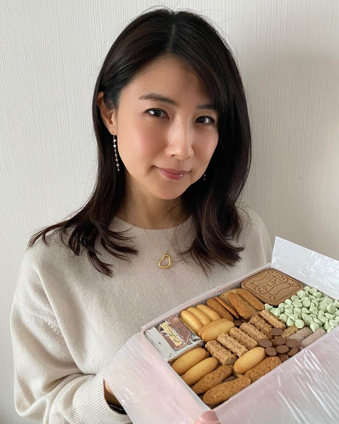 中江有里さんのインスタグラム写真 - (中江有里Instagram)「村上開新堂のクッキー。  甘いものをどうしても食べたいときは、大好きなものだけにします。  疲れたときにしみじみと沁みる。。。  #中江有里  #村上開新堂」1月23日 13時14分 - yurinbow1226