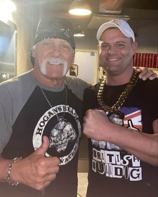 のインスタグラム：「Well it’s always a great night running into Hulk Hogan! @hulkhogan 👍☝️😎💪💪 🔥🤼🇬🇧🇺🇸🇯🇵🇨🇦」