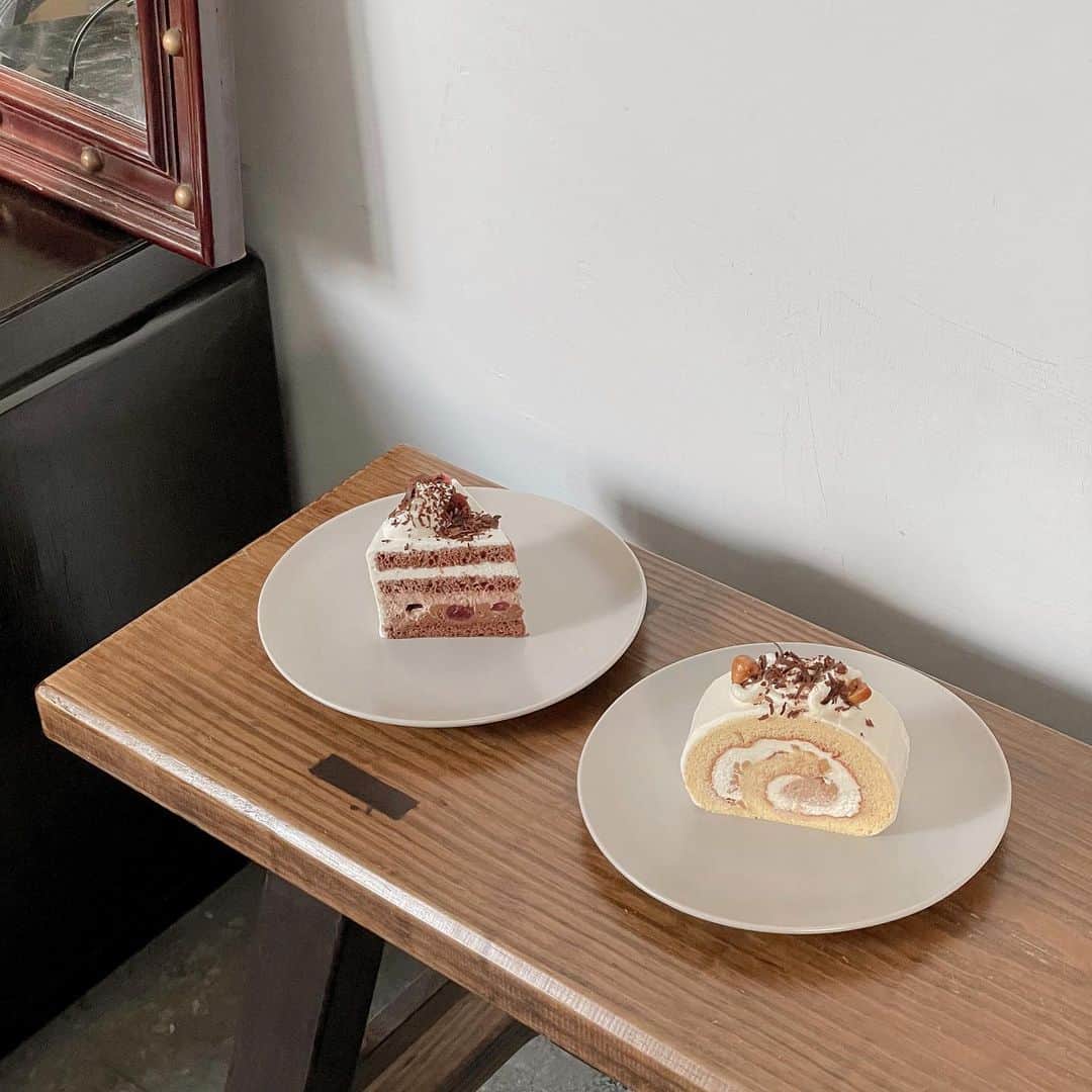徐琁さんのインスタグラム写真 - (徐琁Instagram)「右邊那個栗子蛋糕🌰真的太太太好吃 讓人戀愛🤍」1月23日 13時27分 - cos55555