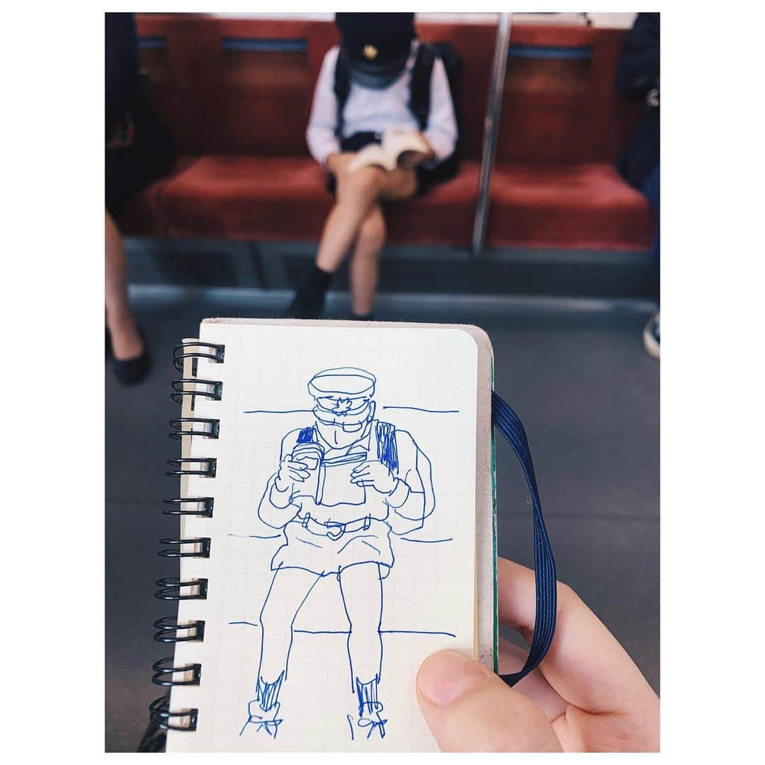 WALNUTさんのインスタグラム写真 - (WALNUTInstagram)「🤫🚃 #walsketch_」1月23日 13時43分 - walnut_illustration