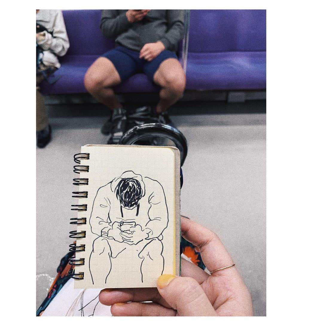 WALNUTさんのインスタグラム写真 - (WALNUTInstagram)「🤫🚃 #walsketch_」1月23日 13時43分 - walnut_illustration