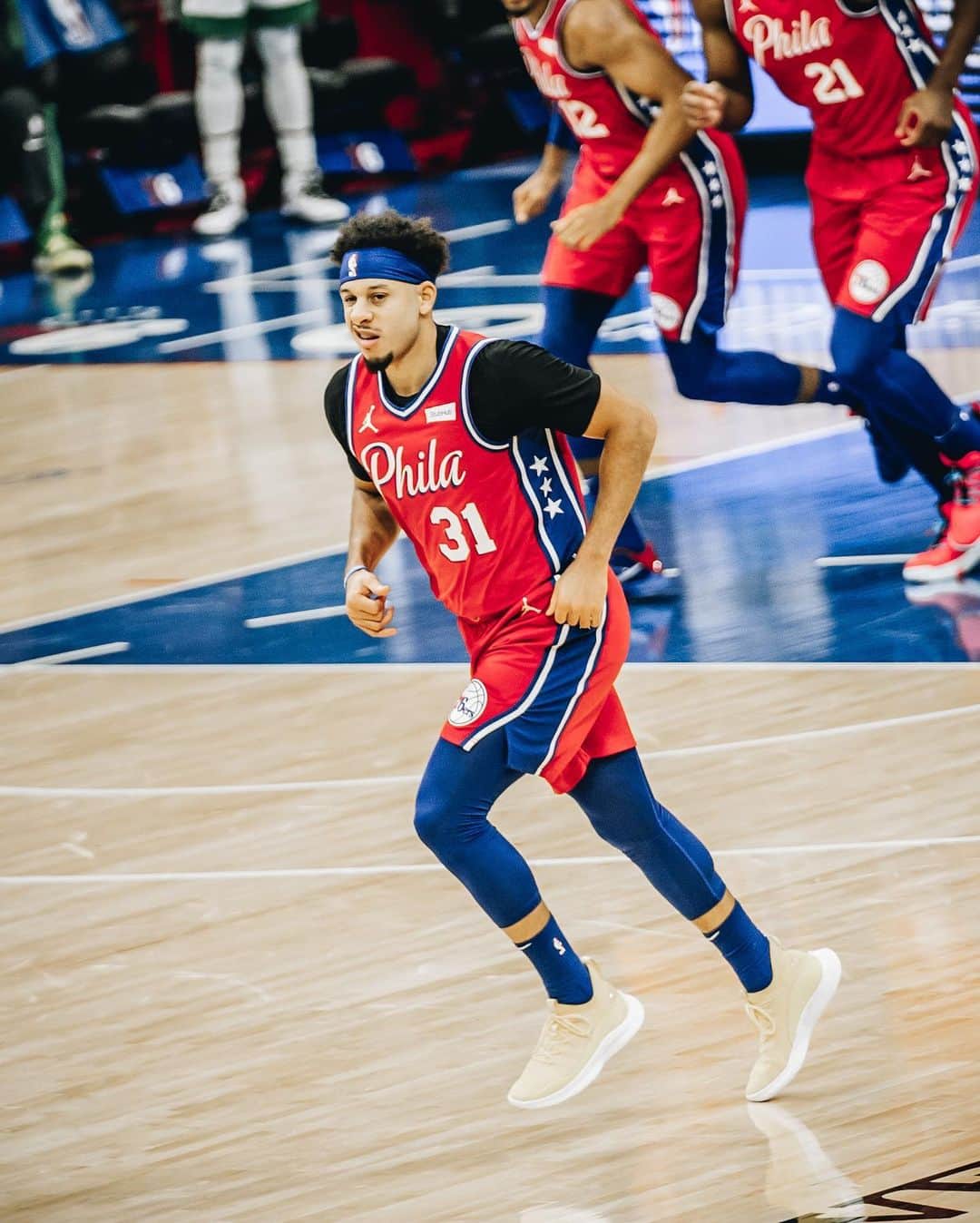 セス・カリーのインスタグラム：「They let me out!! Felt good to be back out there with the squad 😷」