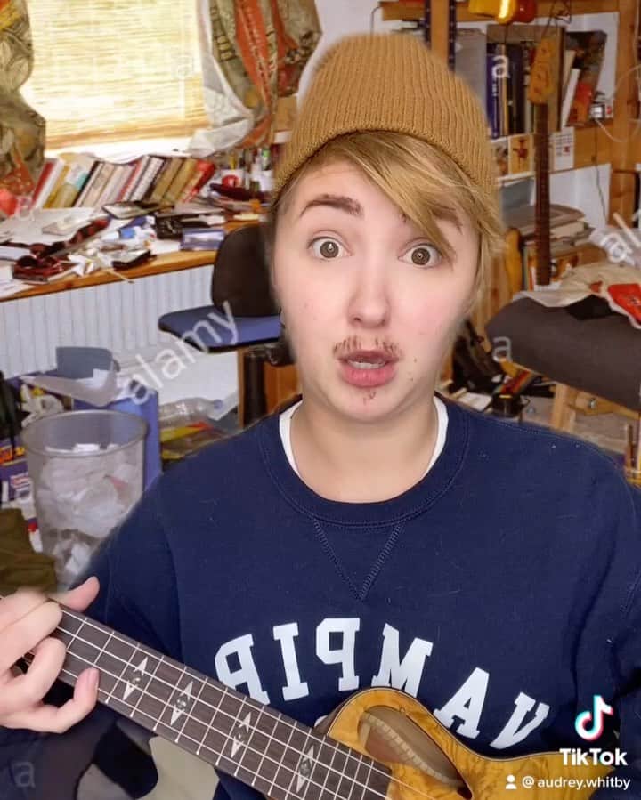 オードリー・ウィットビーのインスタグラム：「Potential Breakup Song from Braydon’s perspective. 🛴🎮🚬   Very elated this childhood banger had a comeback.  TikTok: Audrey.Whitby」