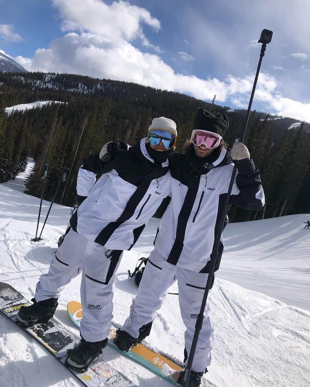 角野友基のインスタグラム：「Twins 🕺🏻🕺🏻 @oakleysnowboarding」