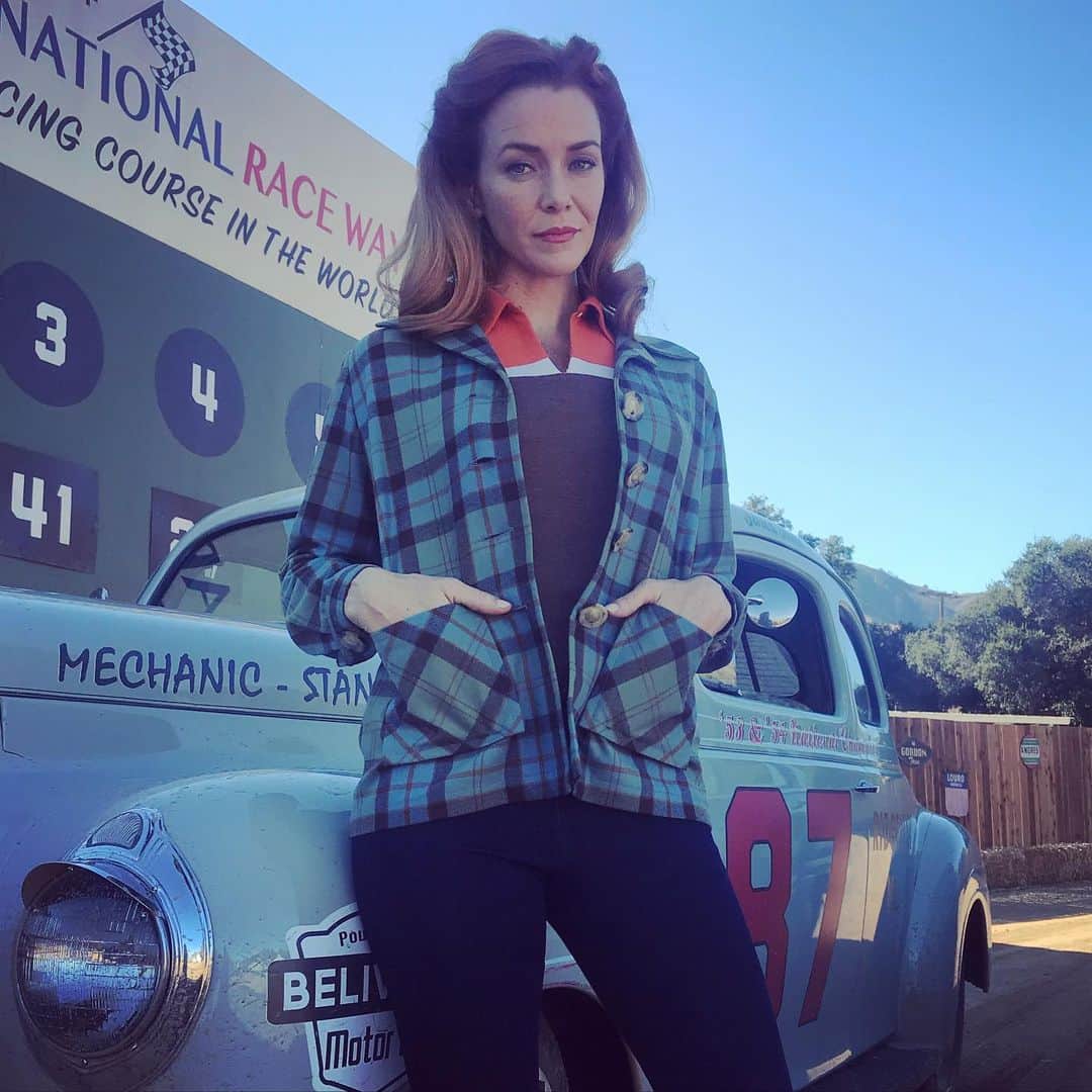 アニー・ワーシングさんのインスタグラム写真 - (アニー・ワーシングInstagram)「Can you believe it?! A TIMELESS REUNION tomorrow!  Narrated by your very own, sweet little Emma Whitmore! 🤗 Benefiting a great cause!  @feedingamerica. Join us! Link in bio.  Going to be so fun to see everyone! #timeless #timelessreunion #emmawhitmore」1月23日 4時50分 - anniewersching