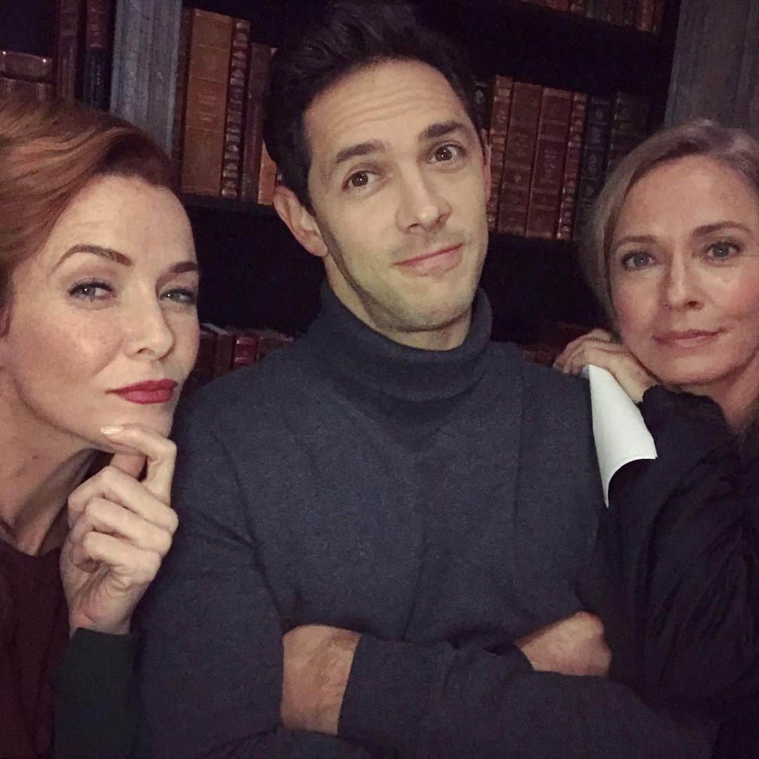 アニー・ワーシングさんのインスタグラム写真 - (アニー・ワーシングInstagram)「Can you believe it?! A TIMELESS REUNION tomorrow!  Narrated by your very own, sweet little Emma Whitmore! 🤗 Benefiting a great cause!  @feedingamerica. Join us! Link in bio.  Going to be so fun to see everyone! #timeless #timelessreunion #emmawhitmore」1月23日 4時50分 - anniewersching