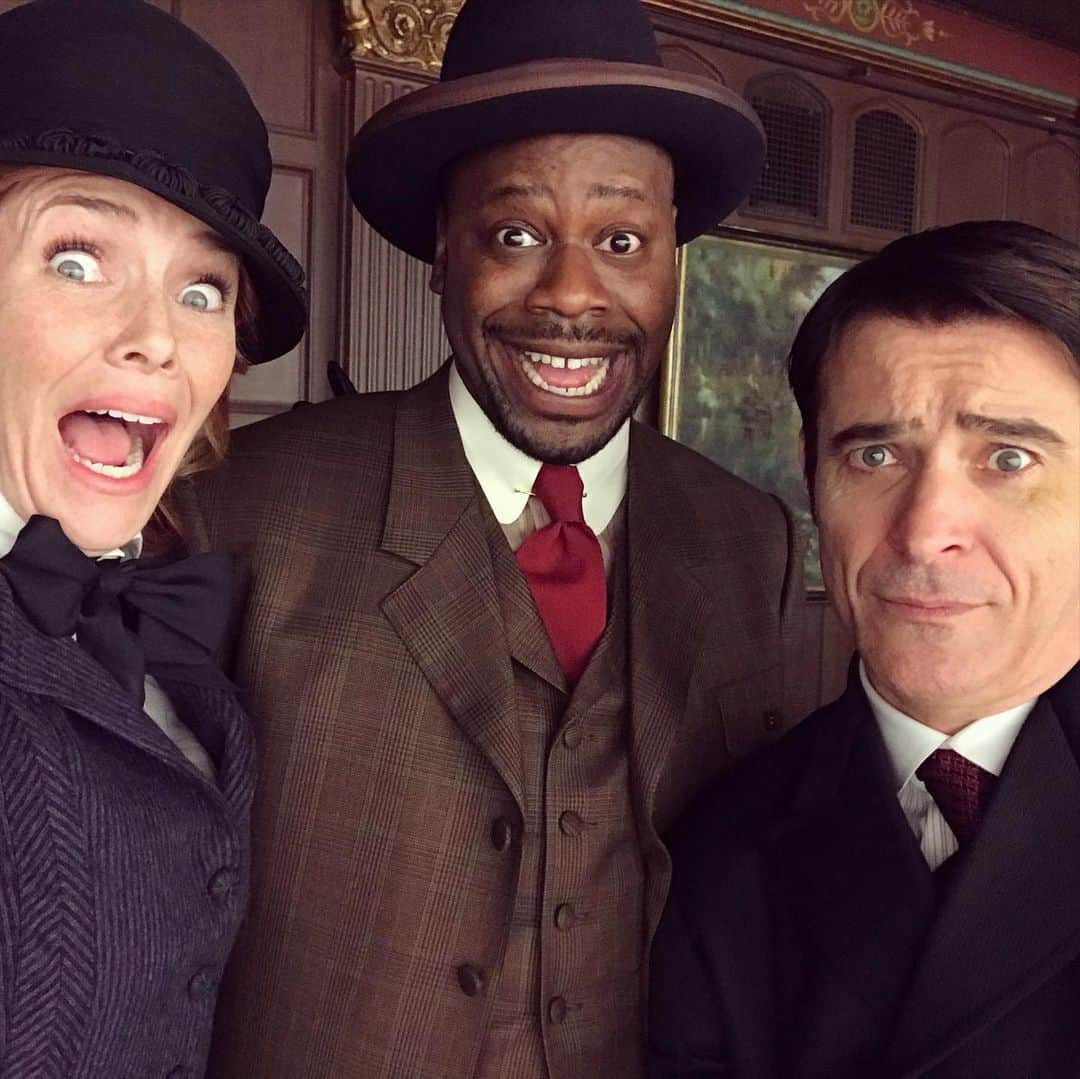 アニー・ワーシングさんのインスタグラム写真 - (アニー・ワーシングInstagram)「Can you believe it?! A TIMELESS REUNION tomorrow!  Narrated by your very own, sweet little Emma Whitmore! 🤗 Benefiting a great cause!  @feedingamerica. Join us! Link in bio.  Going to be so fun to see everyone! #timeless #timelessreunion #emmawhitmore」1月23日 4時50分 - anniewersching