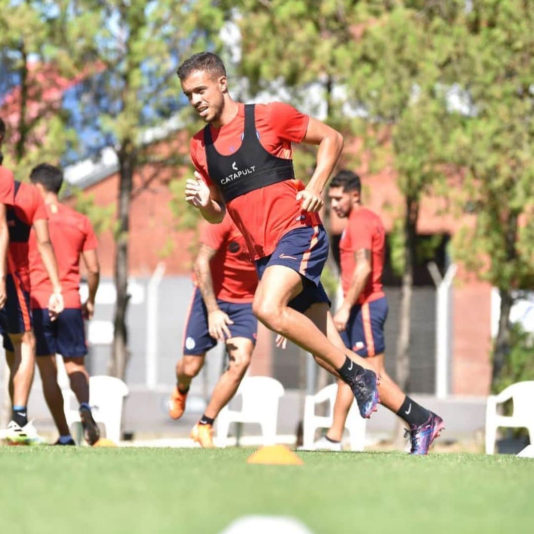 のインスタグラム：「🙏❤️⚽️💙 #sanlorenzo  #vuelta #pretemporada  #fe」