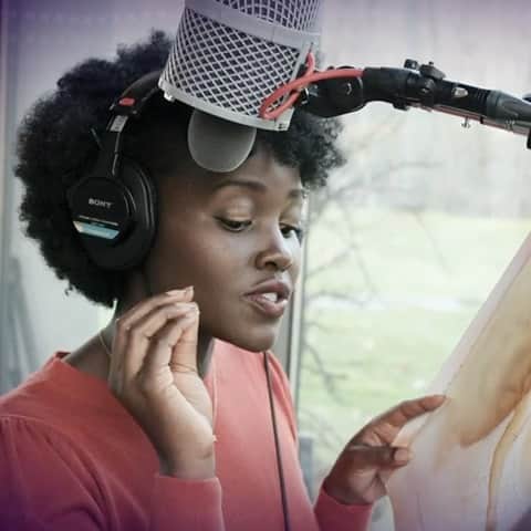 ルピタ・ニョンゴのインスタグラム：「When I wrote #Sulwe, I dreamed of reading the words for young readers across the globe, and now I get to do this with our new audiobook! As I recorded the voices for Sulwe, her family, Night and Day, it brought back sweet memories of reading aloud with my mother when I was a little girl. I can't wait to share the story in this new way with all of you. The @PRHAudio book will be out on February 23! Link in bio to pre-order.」
