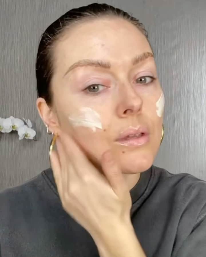 Weledaのインスタグラム：「Prep your skin like the pros with Skin Food! 💚✨ @katiejanehughes #WeledaSkinFood」
