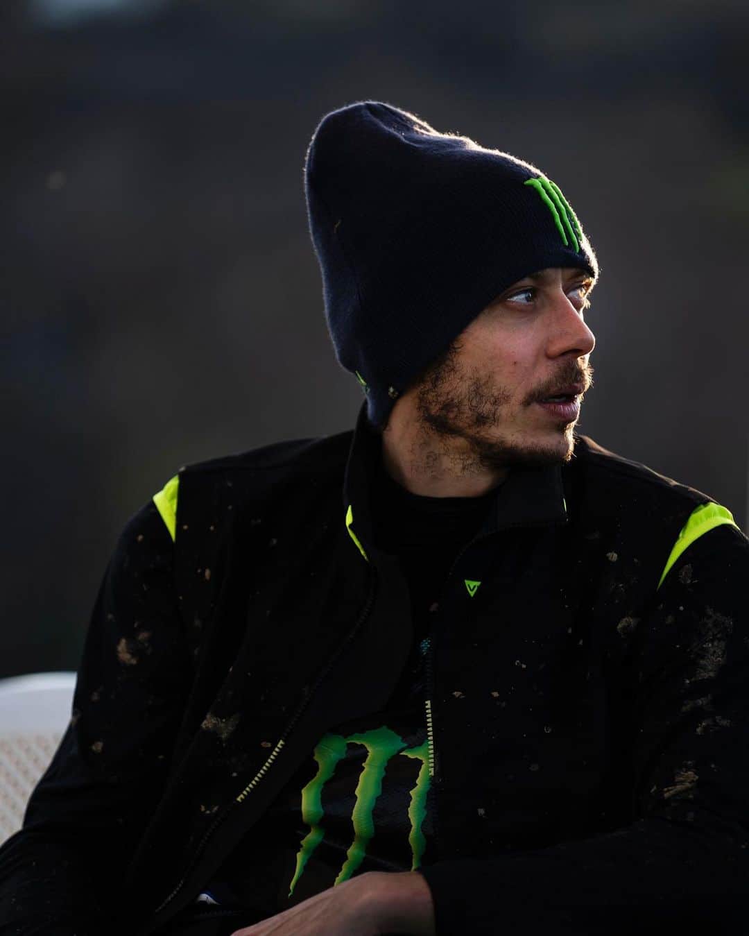 バレンティーノ・ロッシのインスタグラム：「MX training at the MotoRanch with some important advice from our coach @bryantoccaceli  @vr46ridersacademyofficial  📸 @camilss」