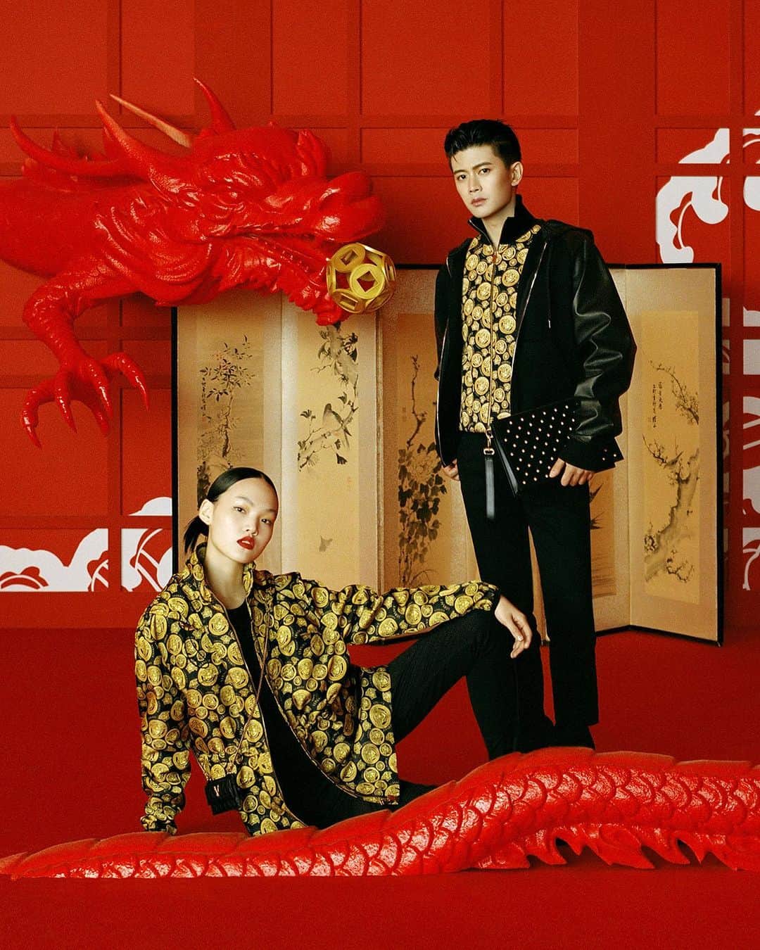 ジャンニヴェルサーチのインスタグラム：「To a year of new beginnings - our Lunar New Year campaign is set against a drawing of the God of Wealth to send wishes of prosperity for the year ahead. Learn more through the link in bio.」